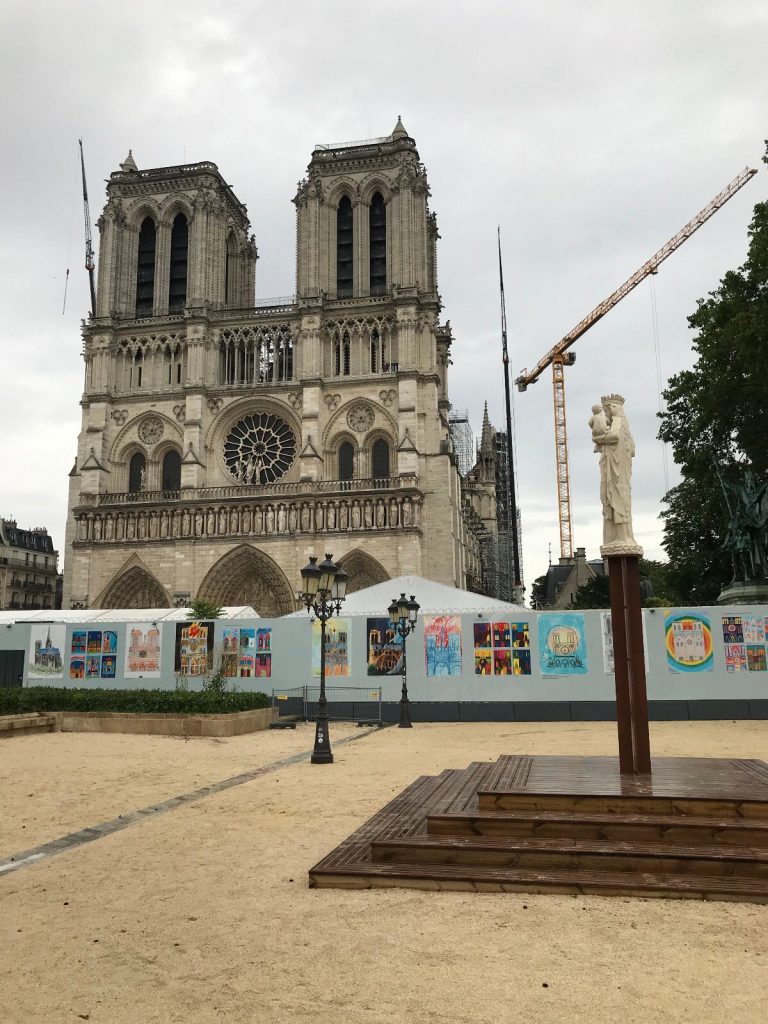 Statue Notre Dame